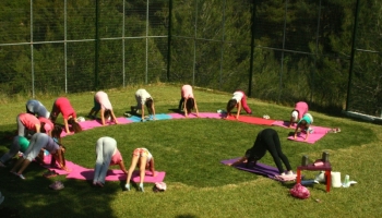 Παιχνιδουργούμε,κάνοντας yoga!!